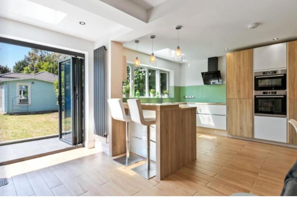 نيو مالدن Large Family Home Near Richmond Park المظهر الخارجي الصورة