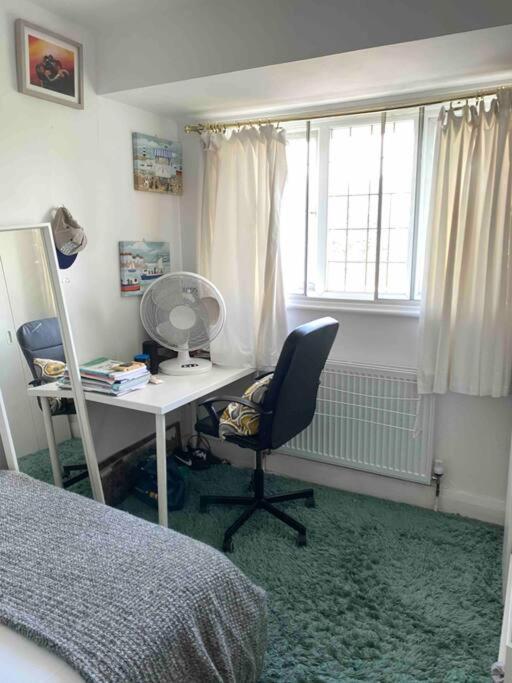 نيو مالدن Large Family Home Near Richmond Park المظهر الخارجي الصورة