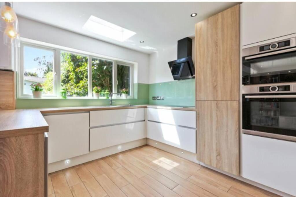 نيو مالدن Large Family Home Near Richmond Park المظهر الخارجي الصورة