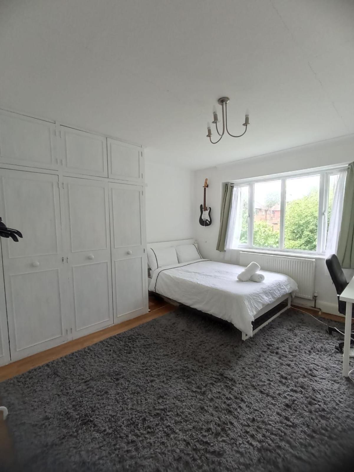 نيو مالدن Large Family Home Near Richmond Park المظهر الخارجي الصورة