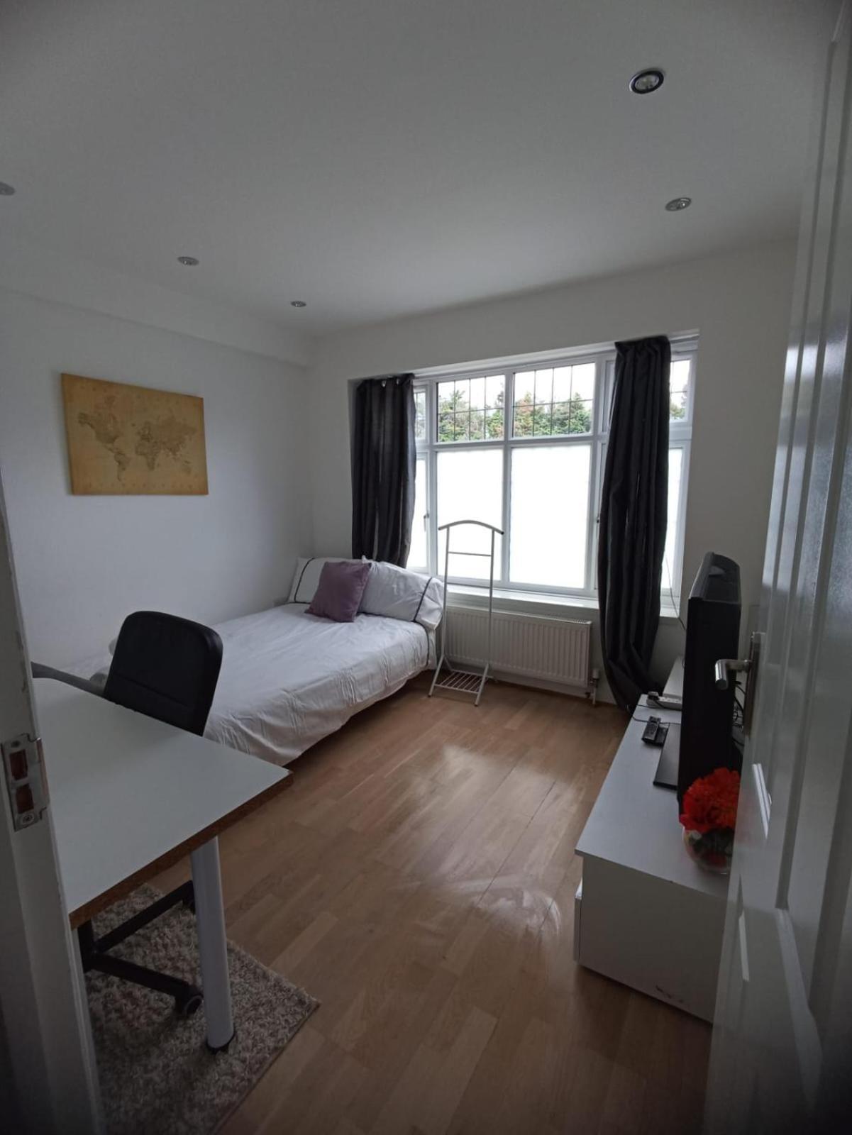 نيو مالدن Large Family Home Near Richmond Park المظهر الخارجي الصورة